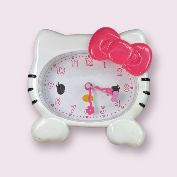 Hello Kitty Accents Vintage 9s Hello Kitty Wall Clock Poshmark
